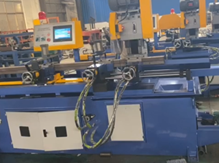 全自动切管机带转角